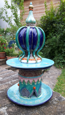 Vogelfutterhaus blaue Kuppel mit türkisen Schnüren